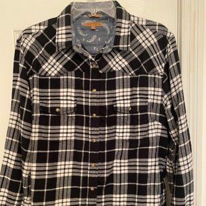 Flannel shirt, snap closure with 2 pockets.